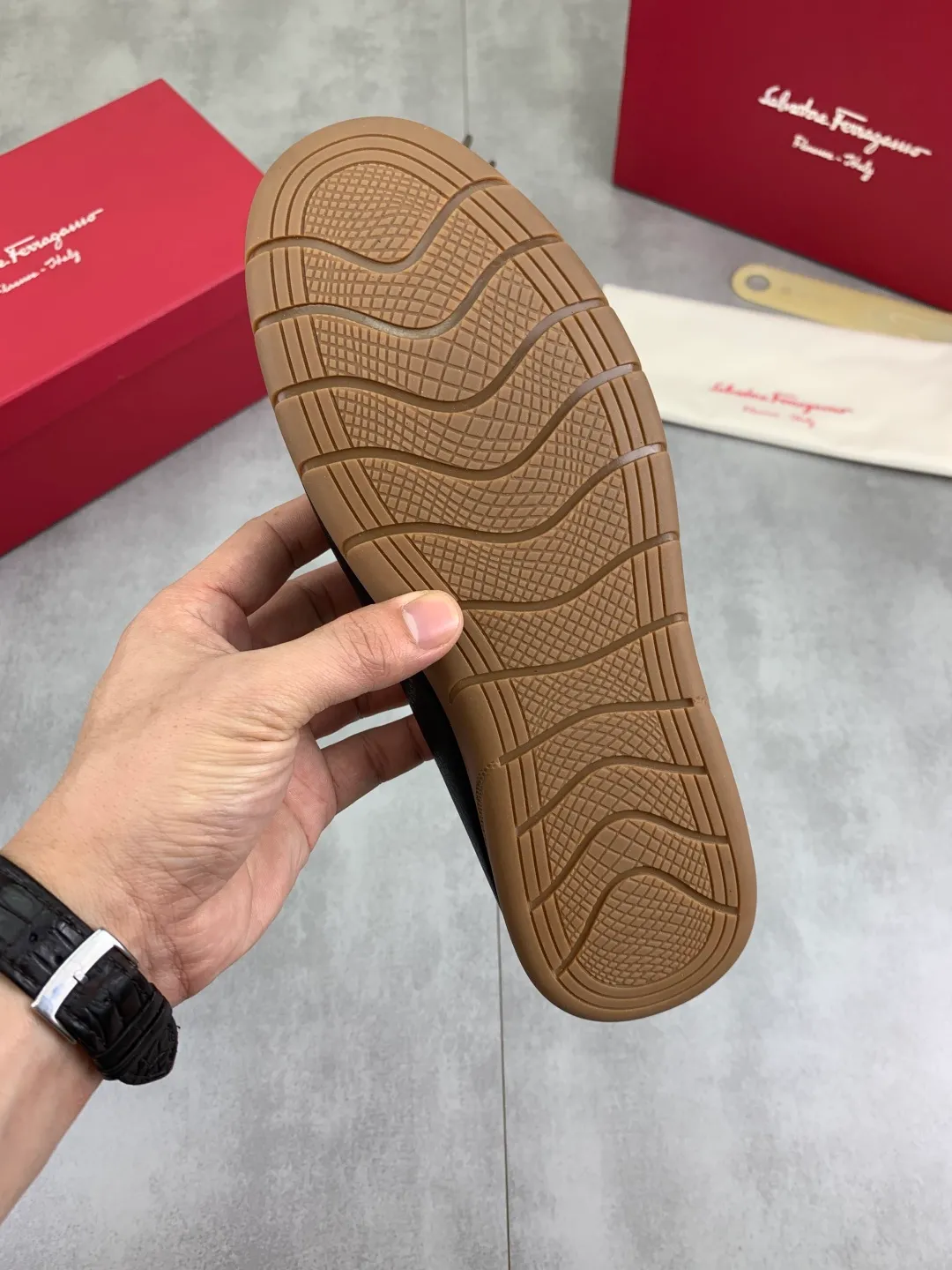 Men's shoes 💰P480 New model [Ferragamo/Ferragamo] Latest model Original imported calfskin, imported pigskin lining + original luxury metal buckle + original rubber outsole Soft and comfortable Size number: 38-44